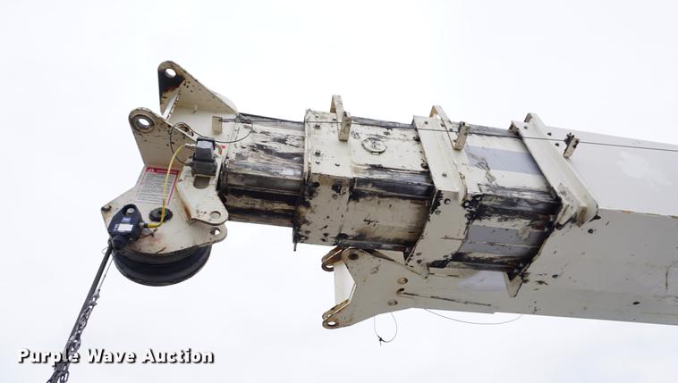 image for item DE3192 2002 Volvo VHD64F crane truck