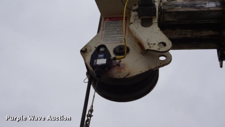 image for item DE3192 2002 Volvo VHD64F crane truck