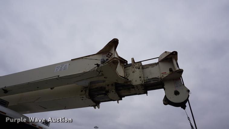 image for item DE3192 2002 Volvo VHD64F crane truck