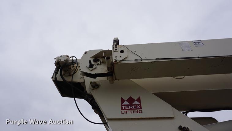 image for item DE3192 2002 Volvo VHD64F crane truck