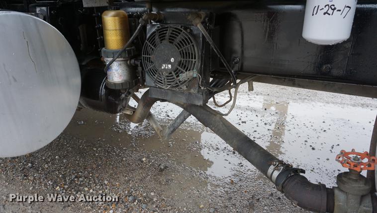 image for item DE3192 2002 Volvo VHD64F crane truck