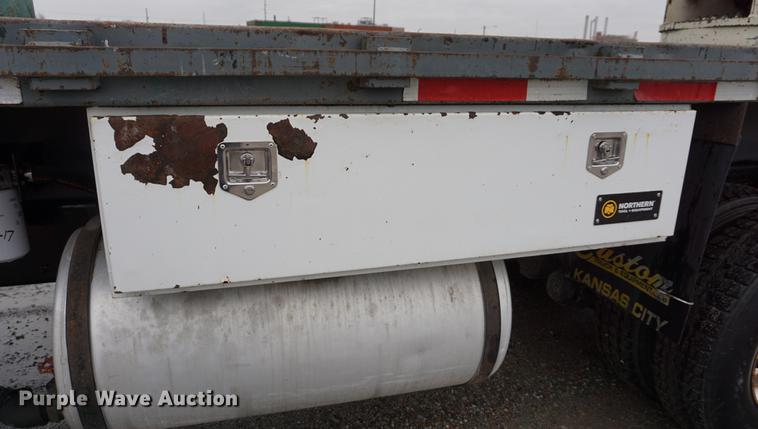 image for item DE3192 2002 Volvo VHD64F crane truck