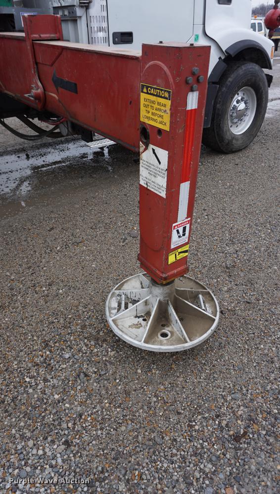 image for item DE3192 2002 Volvo VHD64F crane truck