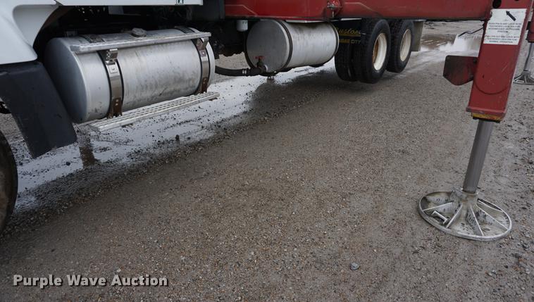 image for item DE3192 2002 Volvo VHD64F crane truck