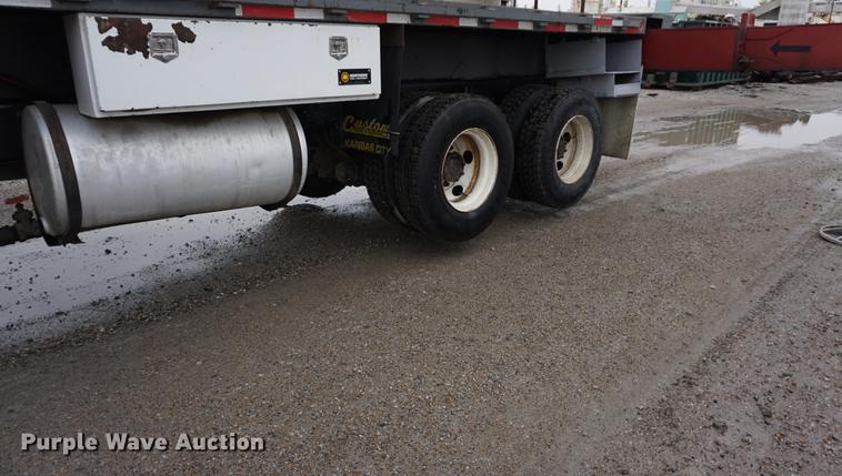 image for item DE3192 2002 Volvo VHD64F crane truck