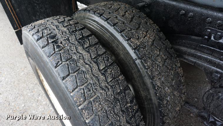 image for item DE3192 2002 Volvo VHD64F crane truck