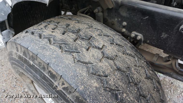 image for item DE3192 2002 Volvo VHD64F crane truck