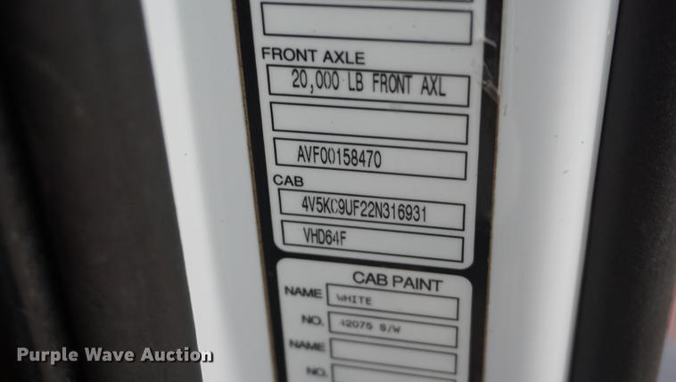 image for item DE3192 2002 Volvo VHD64F crane truck