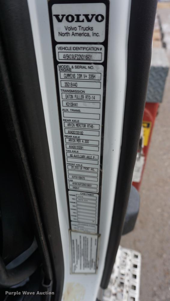 image for item DE3192 2002 Volvo VHD64F crane truck