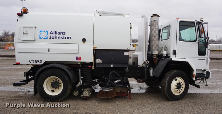 image for item DE3194 2002 Sterling SC8000 Cargo street sweeper