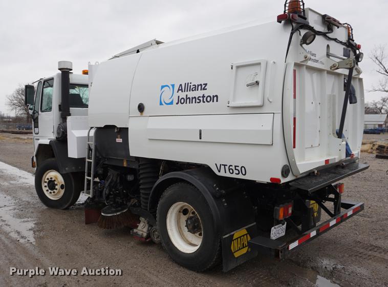 image for item DE3194 2002 Sterling SC8000 Cargo street sweeper