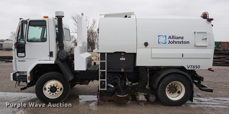 image for item DE3194 2002 Sterling SC8000 Cargo street sweeper