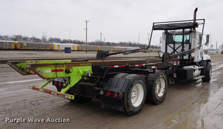 image for item DE3195 1999 Mack CH613 roll-off container truck