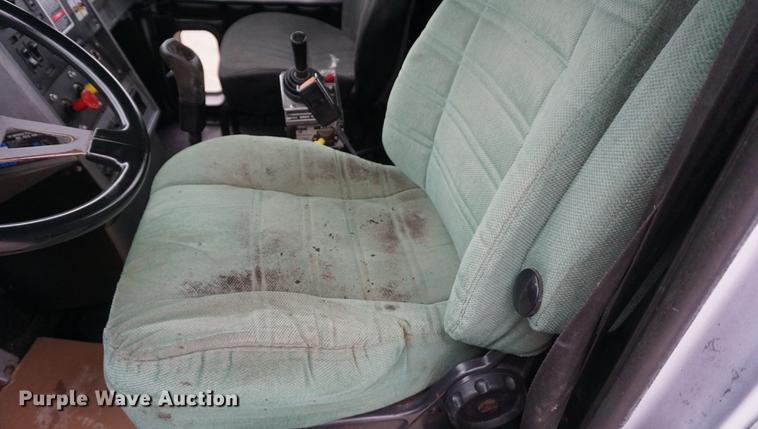 image for item DE3195 1999 Mack CH613 roll-off container truck