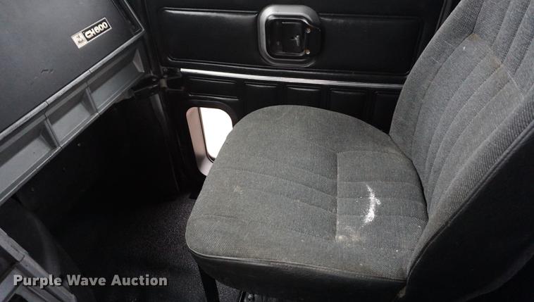 image for item DE3195 1999 Mack CH613 roll-off container truck