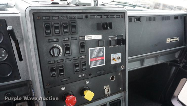 image for item DE3195 1999 Mack CH613 roll-off container truck