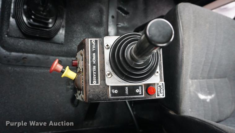 image for item DE3195 1999 Mack CH613 roll-off container truck