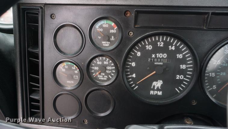 image for item DE3195 1999 Mack CH613 roll-off container truck