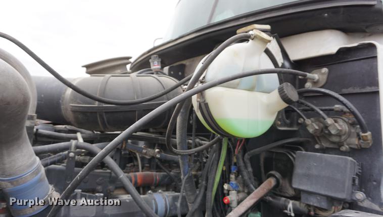 image for item DE3195 1999 Mack CH613 roll-off container truck