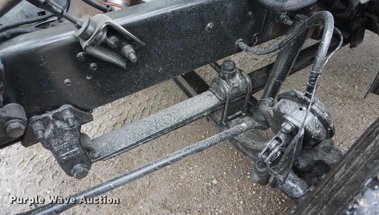 image for item DE3195 1999 Mack CH613 roll-off container truck