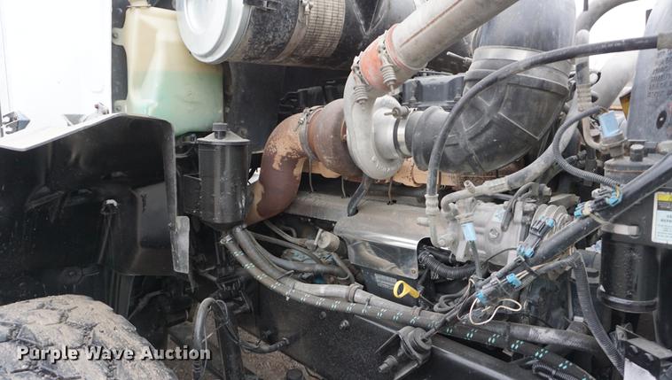 image for item DE3195 1999 Mack CH613 roll-off container truck