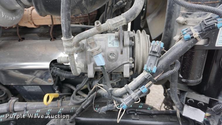 image for item DE3195 1999 Mack CH613 roll-off container truck