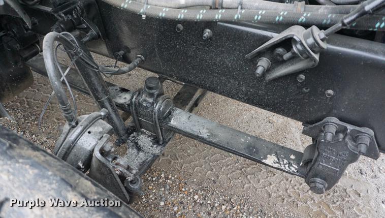 image for item DE3195 1999 Mack CH613 roll-off container truck