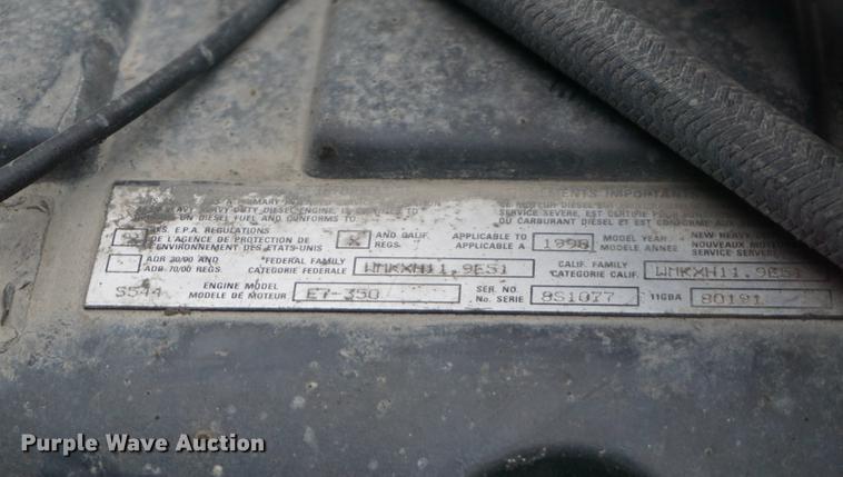 image for item DE3195 1999 Mack CH613 roll-off container truck