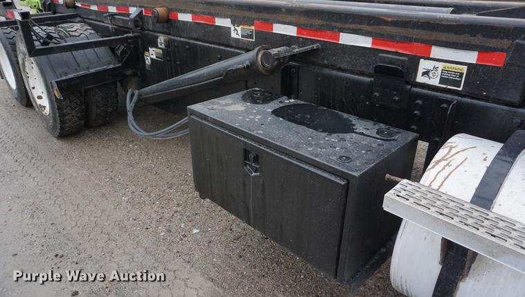 image for item DE3195 1999 Mack CH613 roll-off container truck