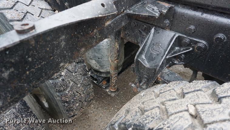 image for item DE3195 1999 Mack CH613 roll-off container truck