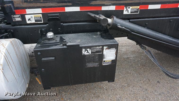 image for item DE3195 1999 Mack CH613 roll-off container truck