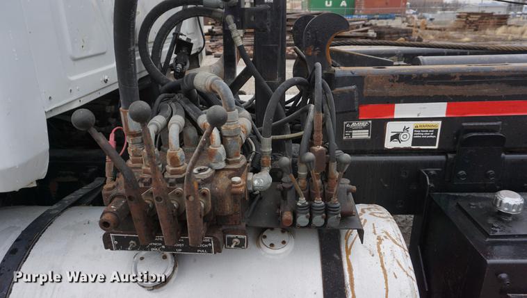 image for item DE3195 1999 Mack CH613 roll-off container truck