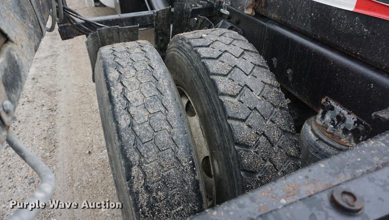 image for item DE3195 1999 Mack CH613 roll-off container truck