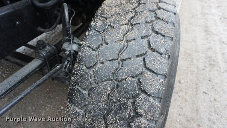 image for item DE3195 1999 Mack CH613 roll-off container truck