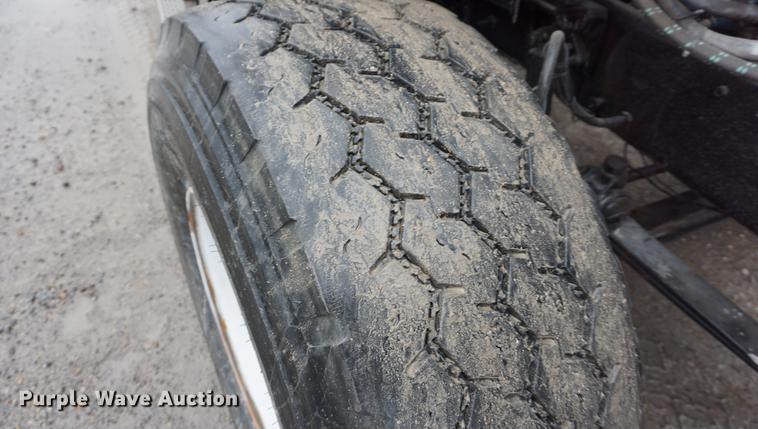 image for item DE3195 1999 Mack CH613 roll-off container truck