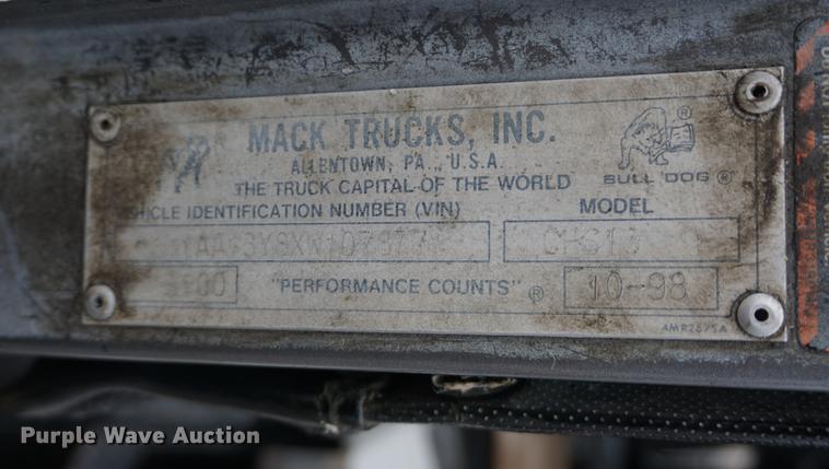 image for item DE3195 1999 Mack CH613 roll-off container truck