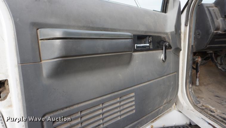 image for item DE3197 1991 Chevrolet Kodiak dump truck