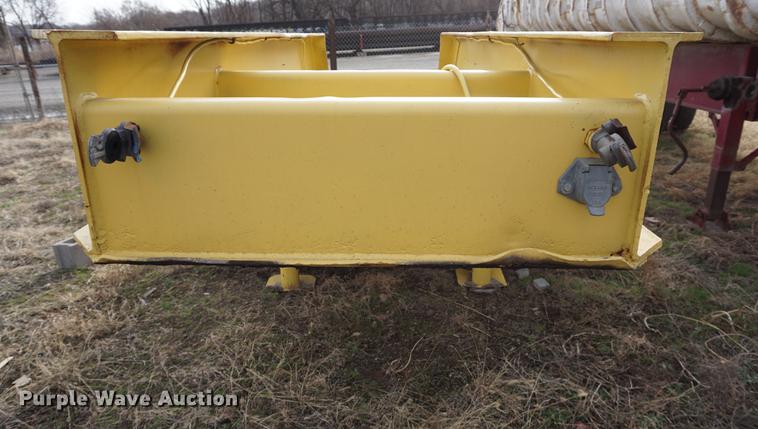image for item DE3198 1969 Hyster C25T equipment trailer