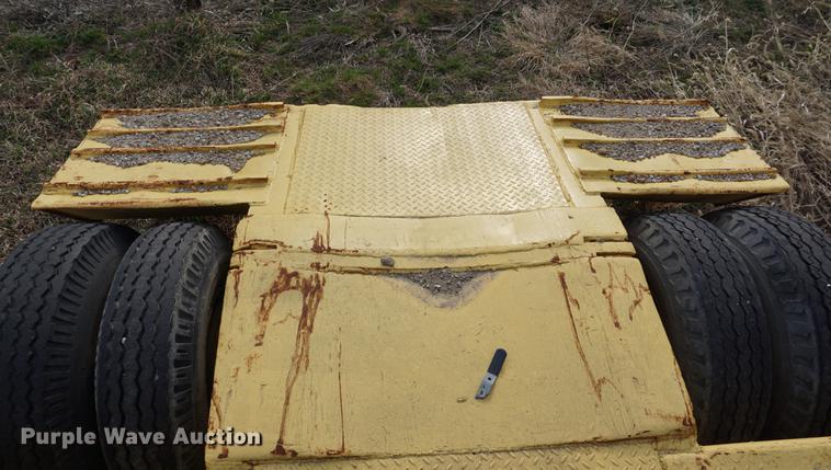 image for item DE3198 1969 Hyster C25T equipment trailer