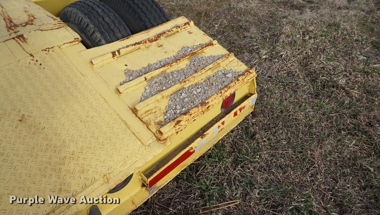 image for item DE3198 1969 Hyster C25T equipment trailer