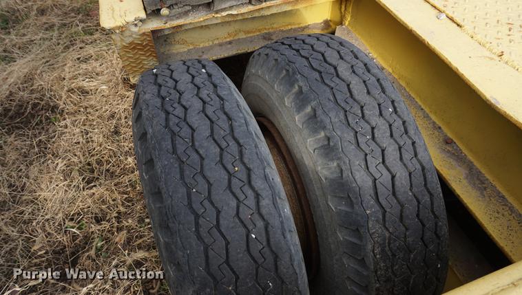 image for item DE3198 1969 Hyster C25T equipment trailer