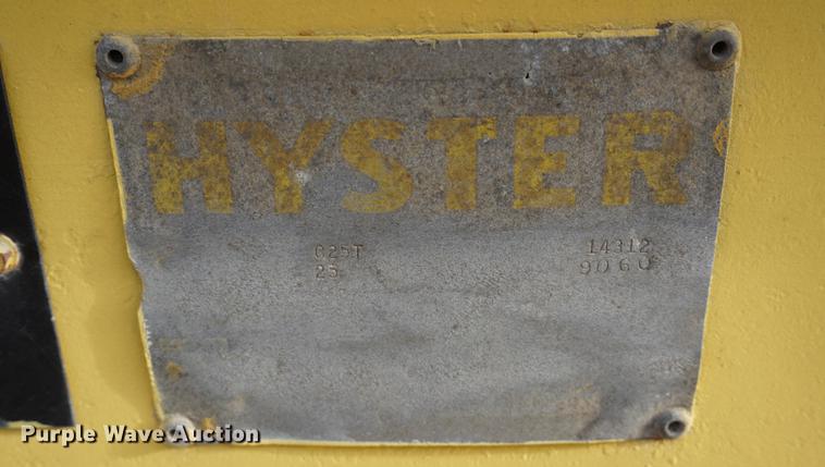 image for item DE3198 1969 Hyster C25T equipment trailer