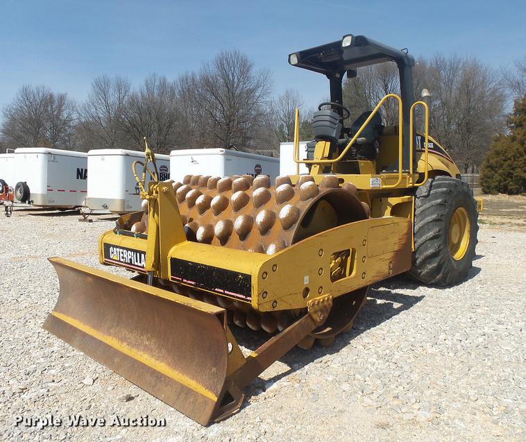 image for item DE3583 2004 Caterpillar CP-563E single drum vibratory roller