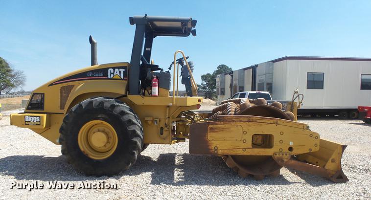 image for item DE3583 2004 Caterpillar CP-563E single drum vibratory roller