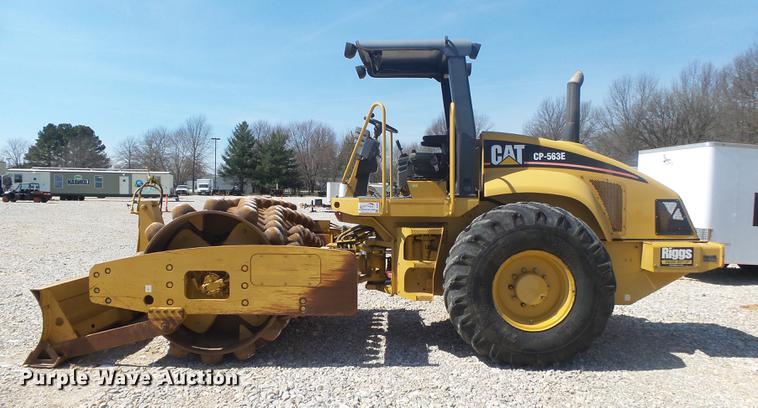 image for item DE3583 2004 Caterpillar CP-563E single drum vibratory roller