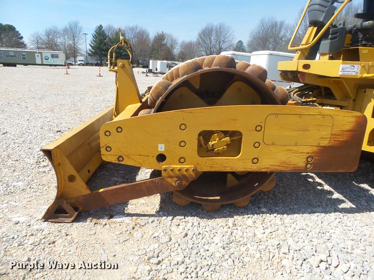 image for item DE3583 2004 Caterpillar CP-563E single drum vibratory roller
