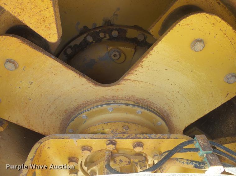 image for item DE3583 2004 Caterpillar CP-563E single drum vibratory roller