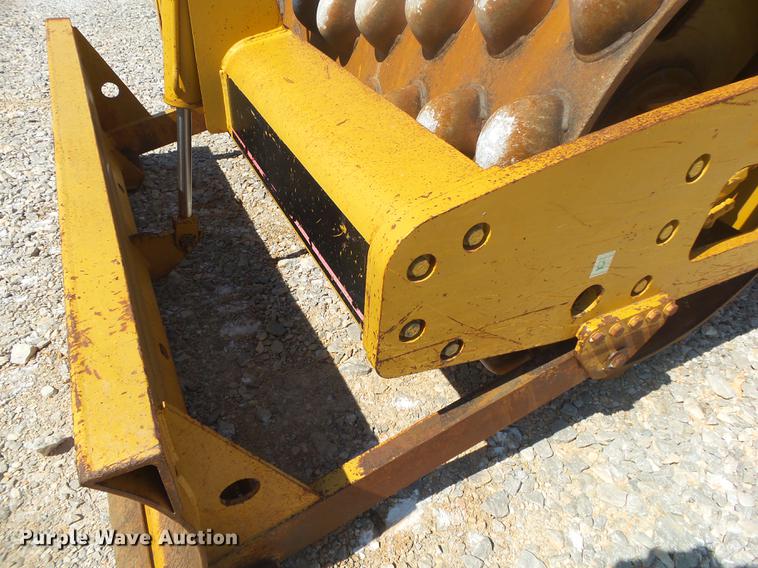 image for item DE3583 2004 Caterpillar CP-563E single drum vibratory roller