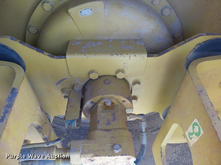 image for item DE3583 2004 Caterpillar CP-563E single drum vibratory roller