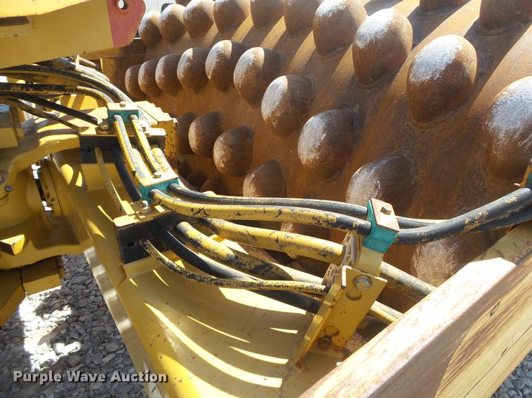 image for item DE3583 2004 Caterpillar CP-563E single drum vibratory roller